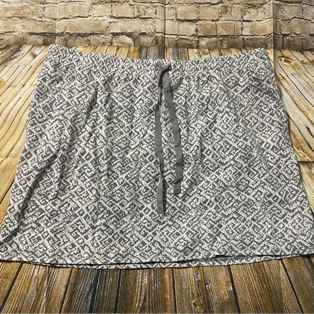 Ann Taylor LOFT Gray White Patterned Soft Pull On Skirt Pockets